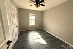 1010 Wesley St, Shelby, NC 28150 - Photo 9