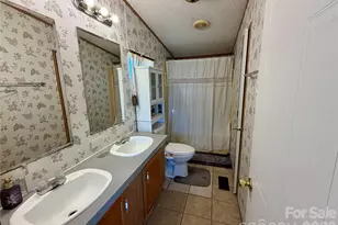 2390 Claremont Rd, Newton, NC 28658 - Photo 9