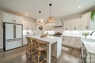 11216 Wooded Saddle Rd, Charlotte, NC 28216 - Photo 9