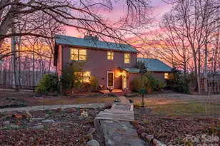 405 Loop Rd, Campobello, SC 29322 - Photo 1