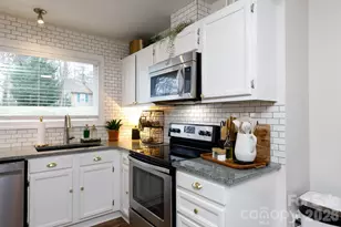 1170 Molokai Dr, Fort Mill, SC 29708 - Photo 9