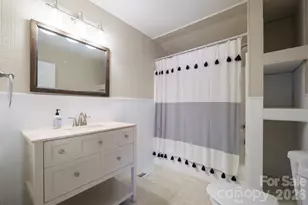 1208 N Davis Ave, Newton, NC 28658 - Photo 19