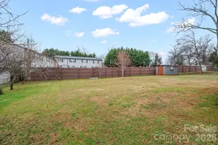 1208 N Davis Ave, Newton, NC 28658 - Photo 5