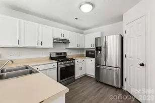 4407 Devonhill Ln, Charlotte, NC 28269 - Photo 9