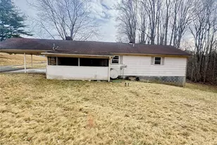 225 Davis Rd, Crumpler, NC 28617 - Photo 5