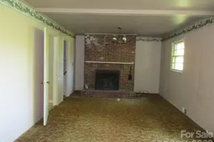 225 Davis Rd, Crumpler, NC 28617 - Photo 5