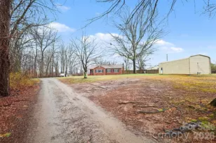 1008 Edgewood Rd, Bessemer City, NC 28016 - Photo 3