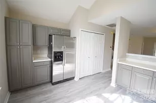 8616 Robinson Forest Dr, Charlotte, NC 28277 - Photo 5