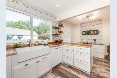 8340 Meadow Lakes Drive #8340, Charlotte, NC 28210 - Photo 9