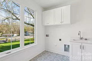 5876 Wedgewood Dr, Charlotte, NC 28210 - Photo 19