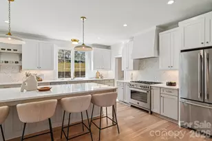 5876 Wedgewood Dr, Charlotte, NC 28210 - Photo 11