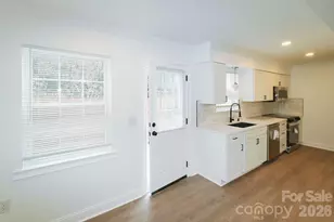 8805 Hunter Ridge Dr, Charlotte, NC 28226 - Photo 7