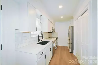 8805 Hunter Ridge Drive, Charlotte, NC 28226 - Photo 9