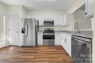 8031 Stoneham Court, Matthews, NC 28105 - Photo 5