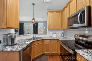 3066 Priory Ridge Dr, Fort Mill, SC 29707 - Photo 9