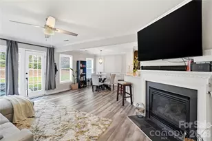 8729 Fox Chase Ln, Charlotte, NC 28269 - Photo 5