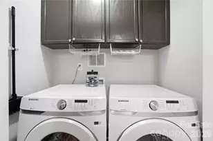 8729 Fox Chase Ln, Charlotte, NC 28269 - Photo 19