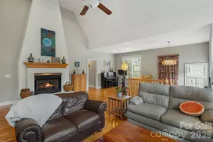 405 Mistletoe Trail, Hendersonville, NC 28791 - Photo 9