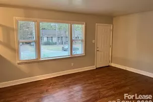 3003 Amity Garden Ct, Charlotte, NC 28205 - Photo 5