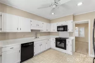 5018 Sunningdale Ct, Charlotte, NC 28226 - Photo 13