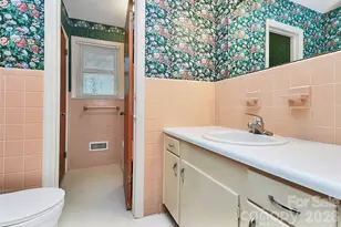 3801 Castlerock Dr, Charlotte, NC 28215 - Photo 13