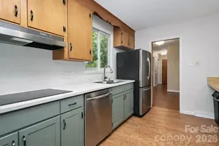 3801 Castlerock Dr, Charlotte, NC 28215 - Photo 9