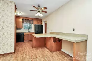 3801 Castlerock Dr, Charlotte, NC 28215 - Photo 11