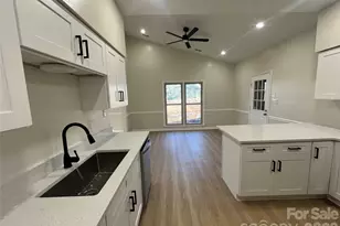 1300 Long Paw Ln, Charlotte, NC 28214 - Photo 21