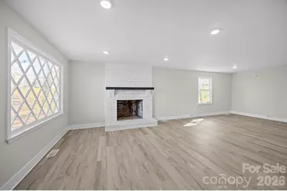 511 E Trade Street, Dallas, NC 28034 - Photo 5