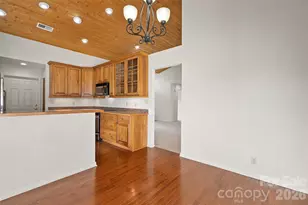 100 Meadowind Ct, Waynesville, NC 28786 - Photo 7