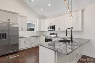 399 Crystal Heights Dr, Hendersonville, NC 28739 - Photo 9