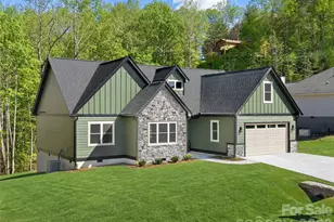 399 Crystal Heights Dr, Hendersonville, NC 28739 - Photo 1