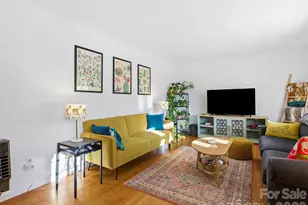 203 Moody St, Hendersonville, NC 28739 - Photo 5