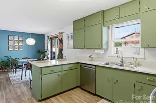 203 Moody St, Hendersonville, NC 28739 - Photo 21