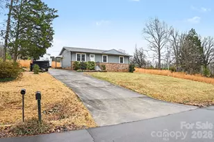 300 Lakewood Dr, Gastonia, NC 28056 - Photo 3