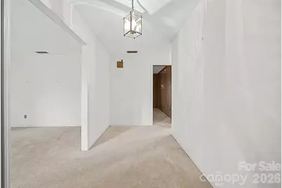 8122 Knollwood Circle, Charlotte, NC 28213 - Photo 3