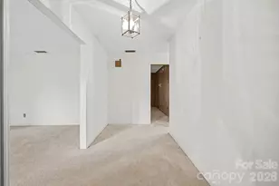 8122 Knollwood Cir, Charlotte, NC 28213 - Photo 3