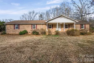 8122 Knollwood Circle, Charlotte, NC 28213 - Photo 1