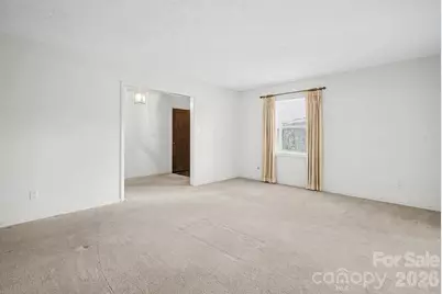 8122 Knollwood Circle, Charlotte, NC 28213 - Photo 7