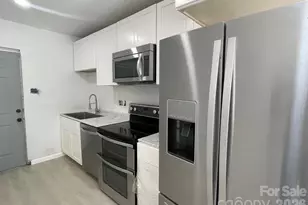 813 3rd St Pl SW, Hickory, NC 28602 - Photo 3