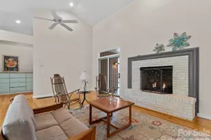 203 Heathcote Rd, Hendersonville, NC 28791 - Photo 5