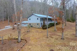 200 Mica Cir, Franklin, NC 28734 - Photo 1