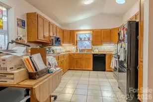 200 Mica Cir, Franklin, NC 28734 - Photo 5