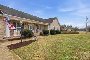 201 Midway Park Ln, Taylorsville, NC 28681 - Photo 9