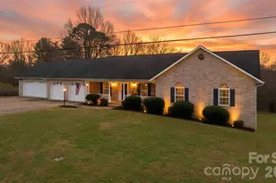 201 Midway Park Ln, Taylorsville, NC 28681 - Photo 1