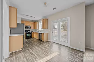 3203 Arklow Rd, Charlotte, NC 28269 - Photo 11