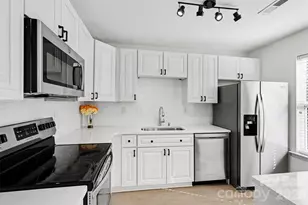 3653 Melrose Cottage Dr, Matthews, NC 28105 - Photo 7