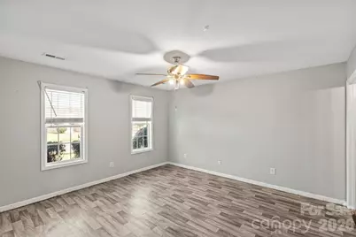 1528 Oakdale Green Drive, Charlotte, NC 28216 - Photo 13