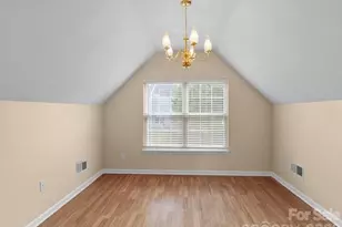 8212 Weeping Fig Ln, Charlotte, NC 28215 - Photo 9