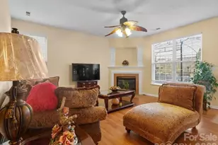 8212 Weeping Fig Ln, Charlotte, NC 28215 - Photo 5